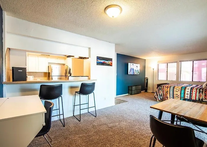 33 Avenida Pool View New To Market Avenida King Bed Ds
